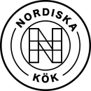 Logotyp för Nordiska Kök. En svartvit cirkulär logotyp med bokstaven "N" i mitten och texten "Nordiska Kök" runtom. En köksleverantör till L&A Fantastic Renovering.