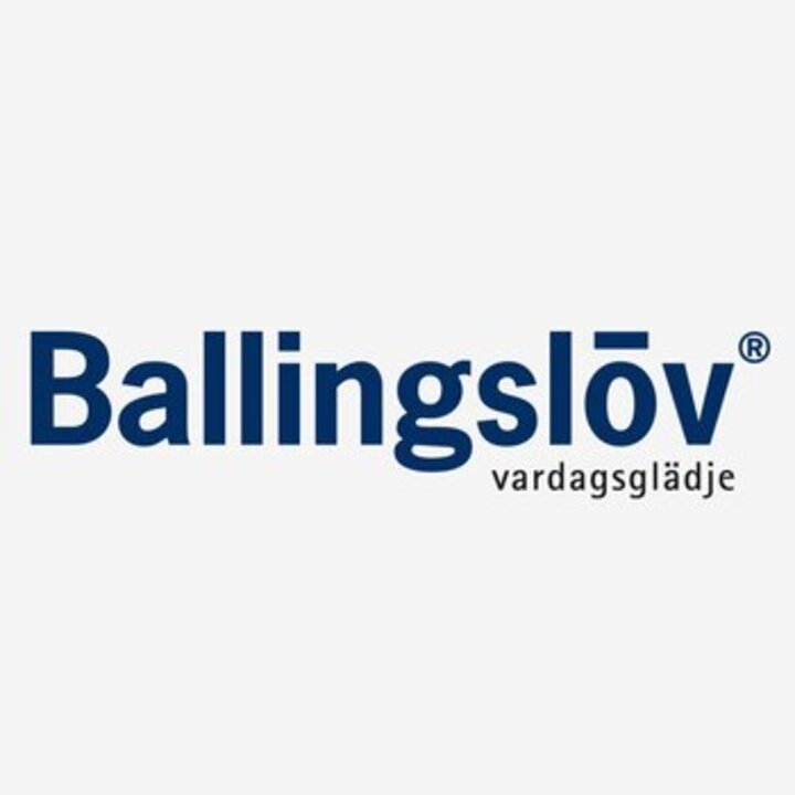 Logotyp för Ballingslöv. En blå textlogotyp med orden "Ballingslöv" och "vardagsglädje" på en ljus bakgrund. En köksleverantör till L&A Fantastic Renovering.